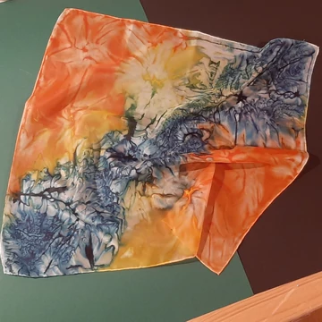 Kék-narancs vidámság 100% selyemkendő 55*55 cm