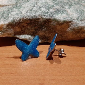 Csillám-kék színű gyantával töltött pillangó nemesacél bedugós fülbevaló