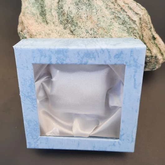 Ablakos díszdoboz 9x9 cm, selyem béléssel, sötétkék
