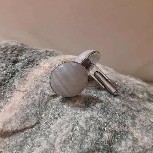 Mandzsettagomb 20 mm fehér achát kabochonnal, nemesacél alappal (1 pár)