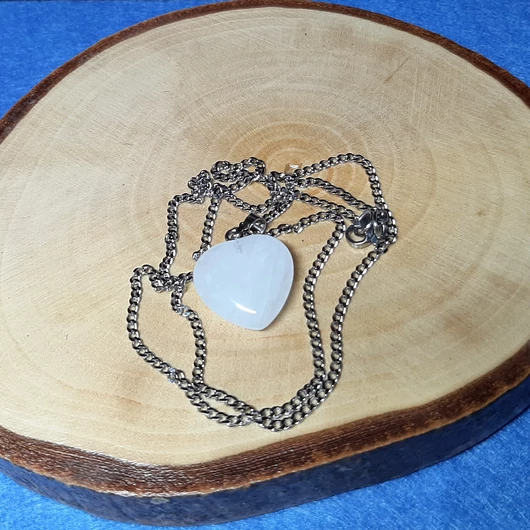 "Szeretetlánc" hegyikristály szív-medállal, 50 cm nemesacél láncon