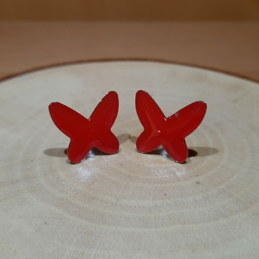 Piros színű gyantával töltött pillangó nemesacél bedugós fülbevaló