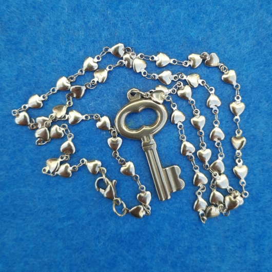 "Szívembe zártalak” szívmintás nyaklánc kulcs-medállal 55 cm