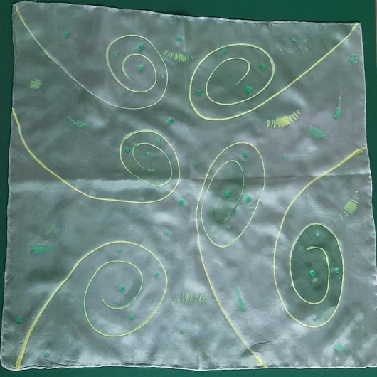 Selyemkendő 45*45 cm, zöld-sárga színű, világít a sötétben