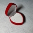 Kép 2/2 - Szív alakú pici piros plüss díszdoboz, sima tetővel