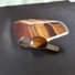 Kép 1/2 - Nyakkendő csipesz tigrisszem kabochonnal 20 mm-s, nemesacél alappal