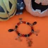 Kép 1/2 - "Boszi cipellők" Halloween karkötő 
