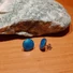 Kép 1/3 - Csillám-kék színű gyantával töltött kerek, nemesacél bedugós fülbevaló 12mm